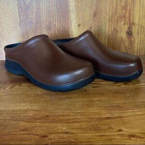 Chesnut Brown Clogs